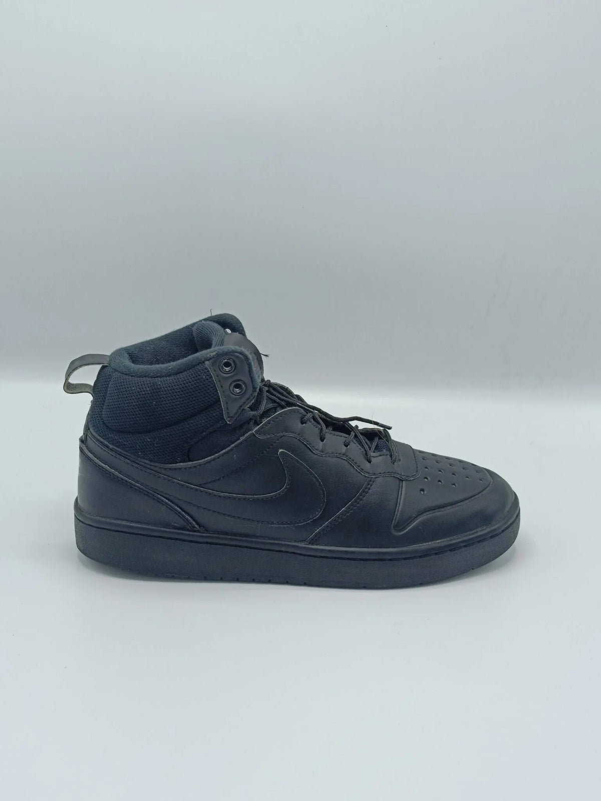 Nike Court Borough Mid2
