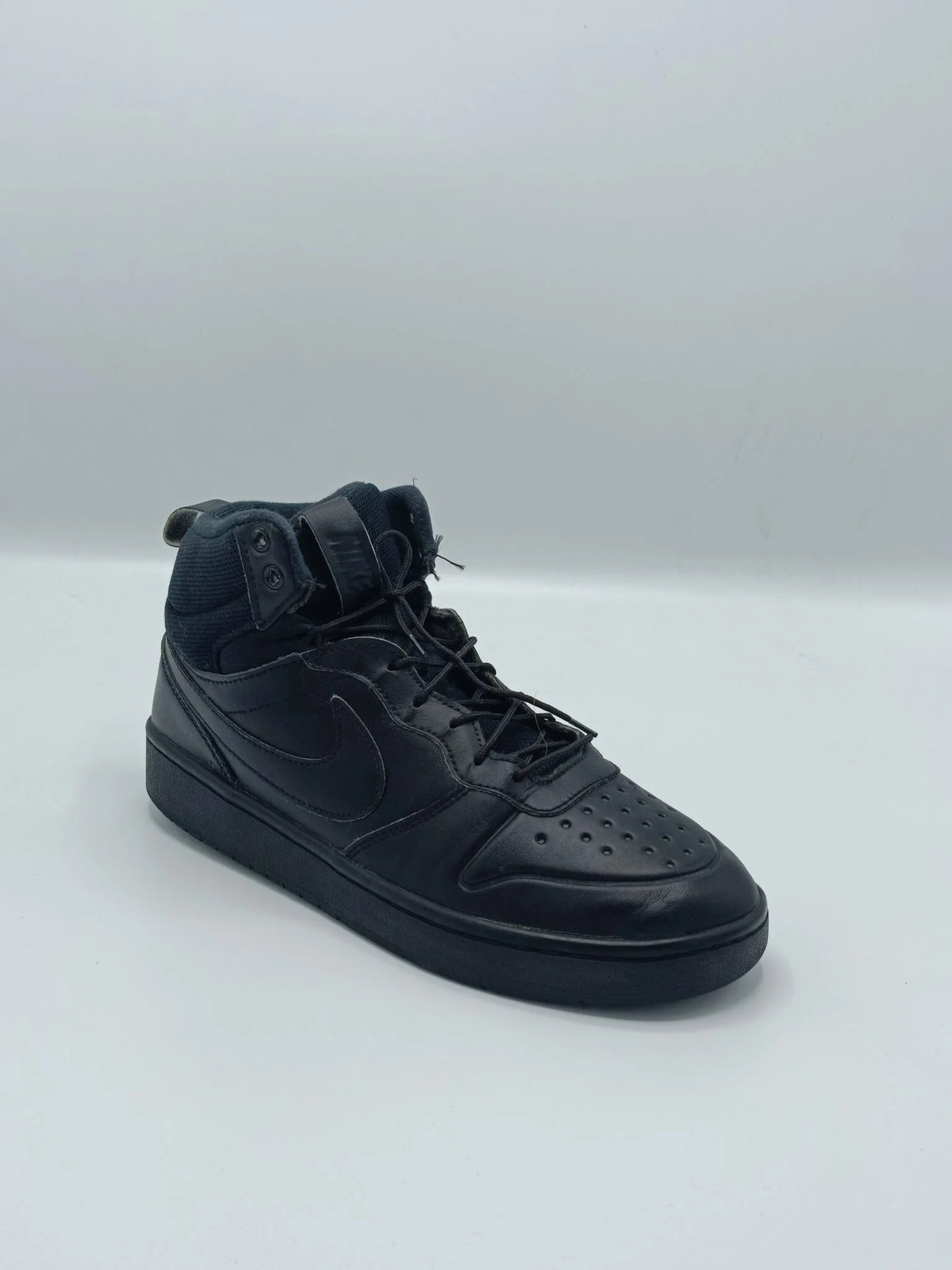 Nike Court Borough Mid2
