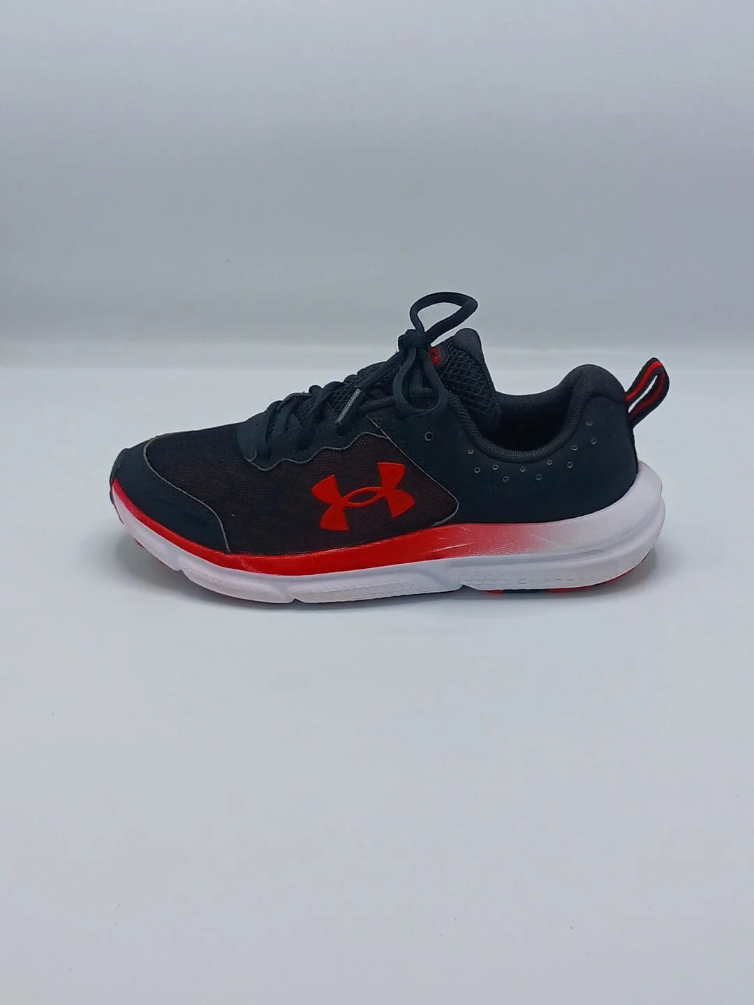 Under Armour Charged Assert