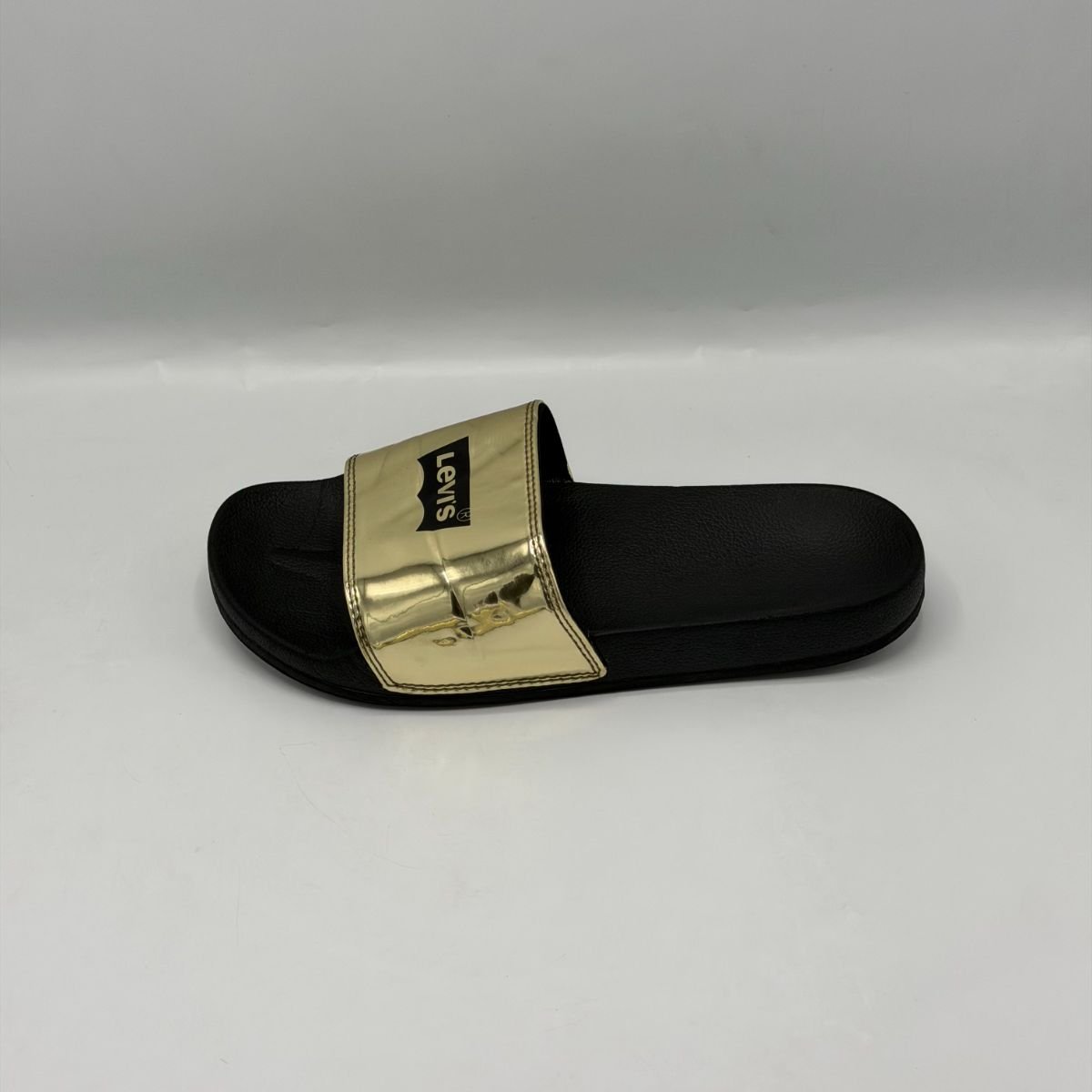 Levis Metalic Slides