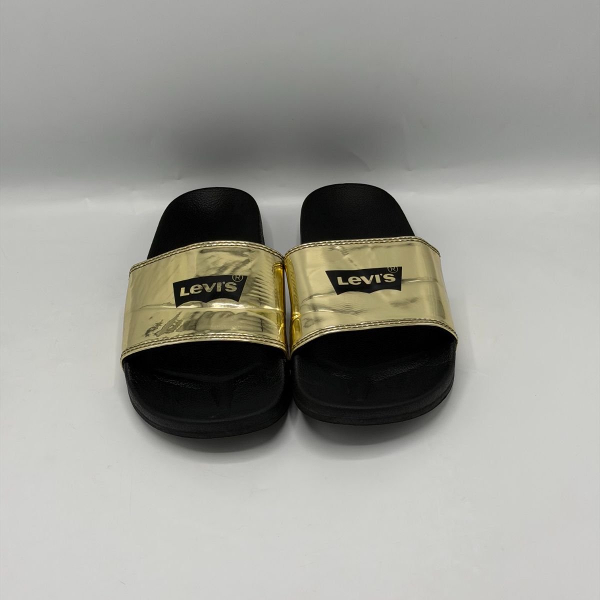 Levis Metalic Slides