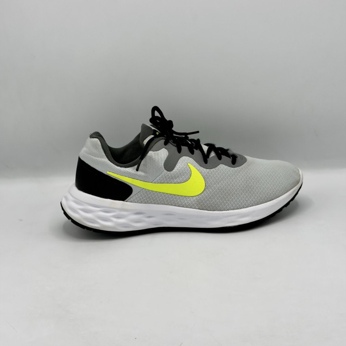 Nike Revolution