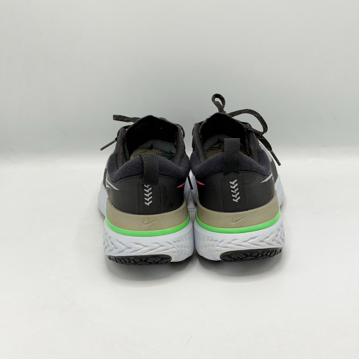Nike React Miles Shield