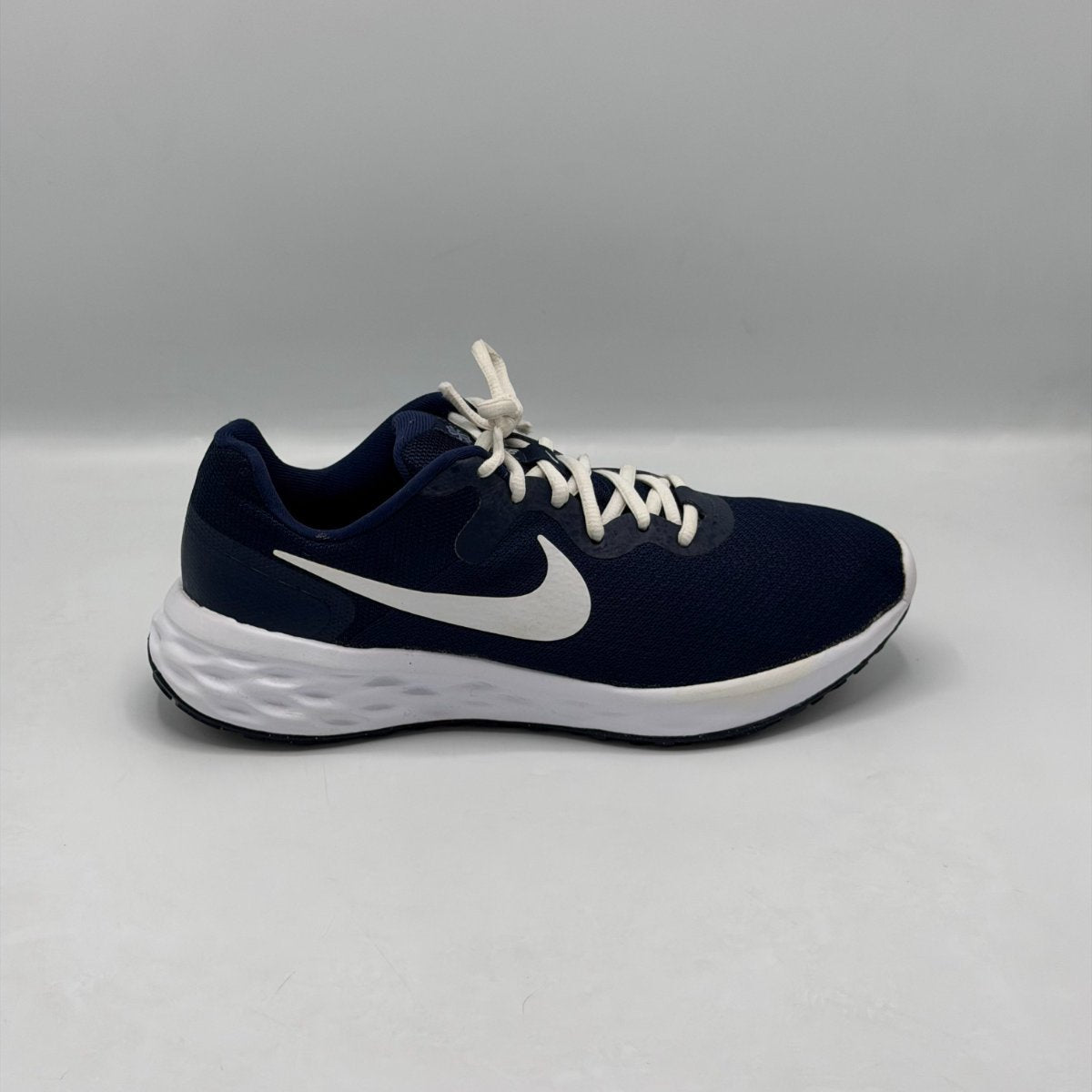 Nike Revolution 6